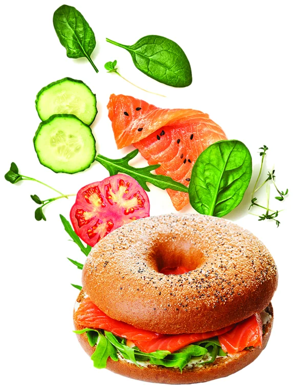 Regular bagel with smoked salmon, cucumber, tomato and spinach