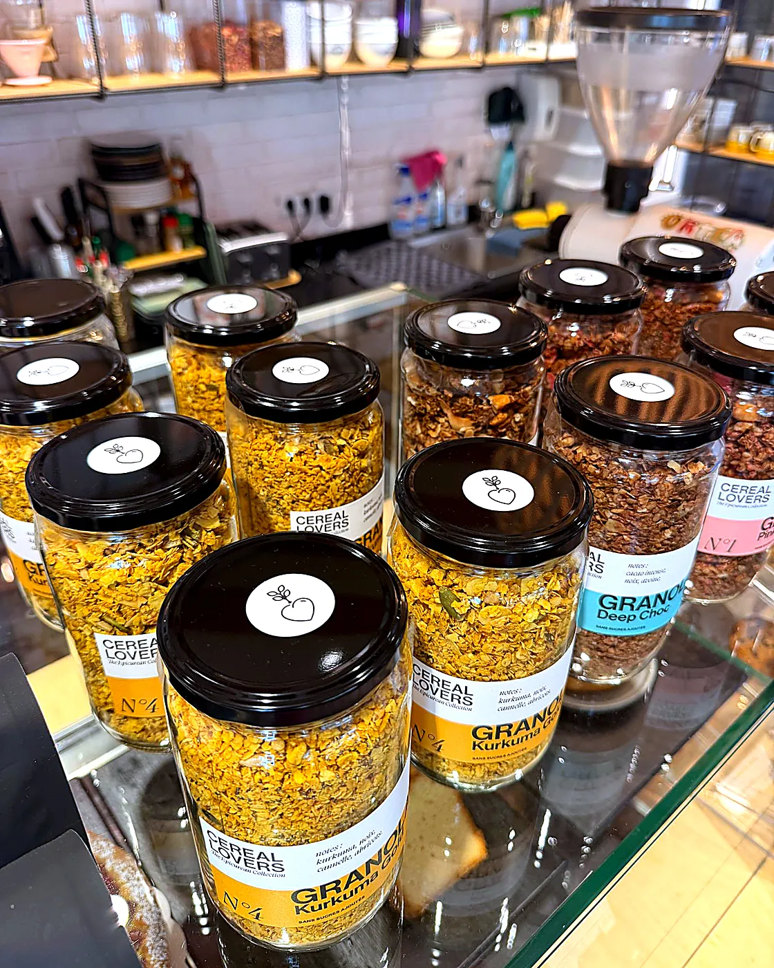 Kurkuma Gold jars with heart lids